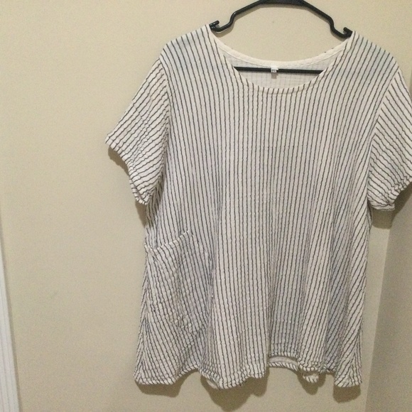 Flared top by Habitat clothing. Size large/extra large. Soft neutral with black - Picture 1 of 3